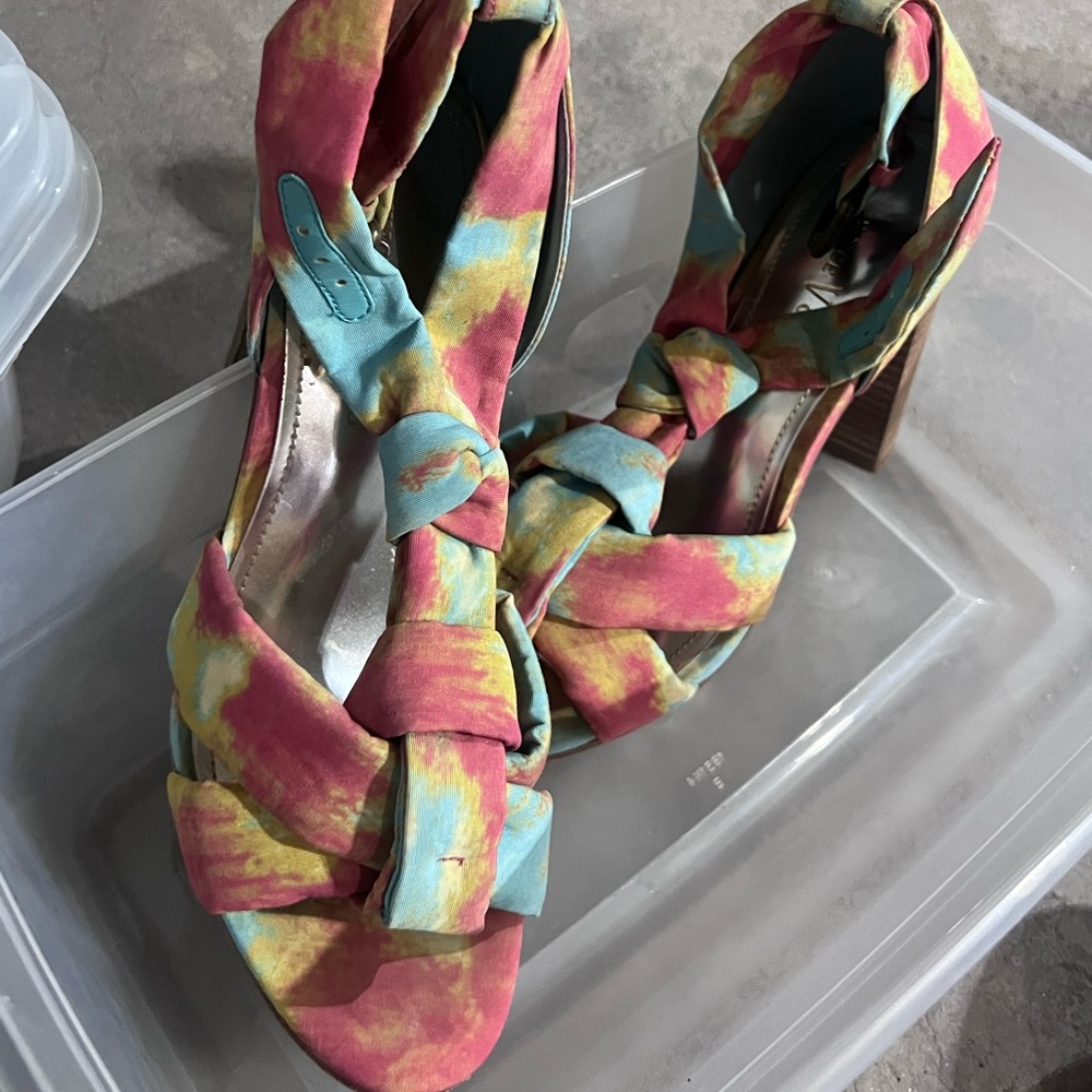 Vince Camuto Tie Dye knotted heels - Picture 6 of 7